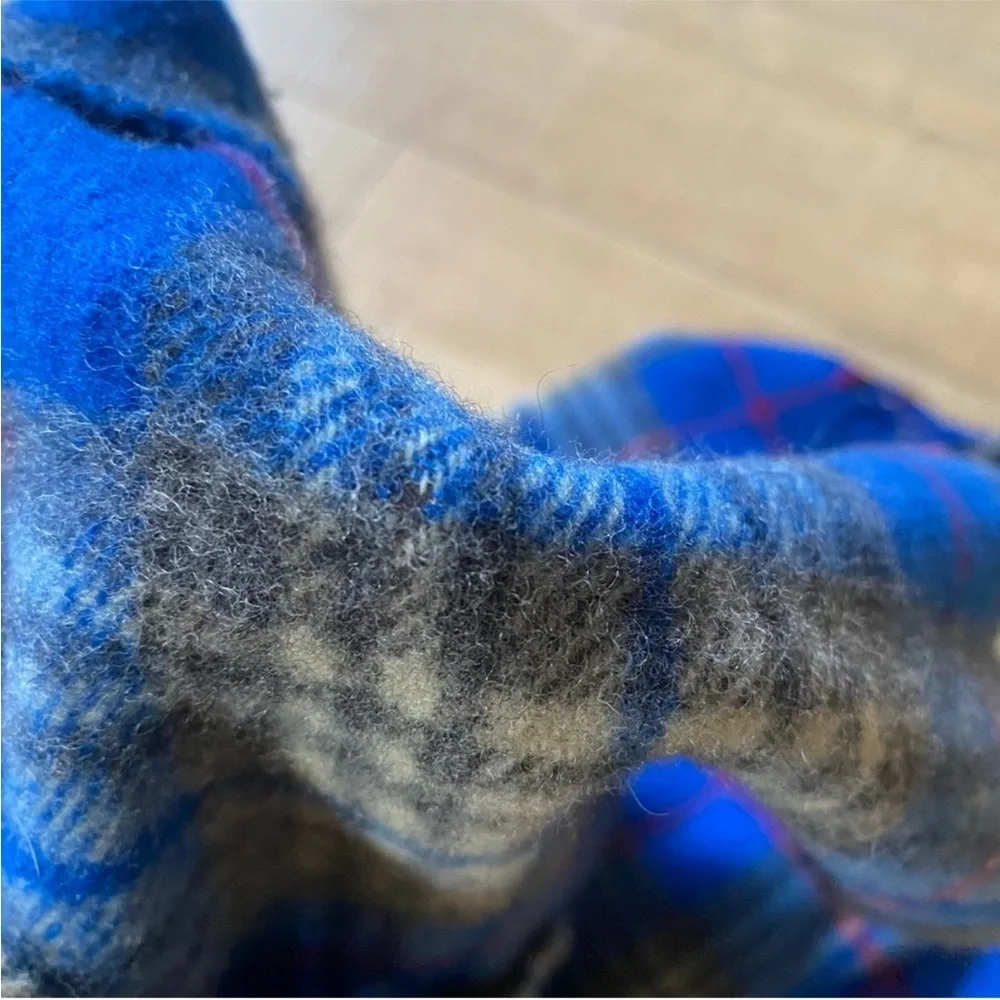 VTG GAP Italian made 100% wool Blue and Gray Plaid Scarf fringe cold weather